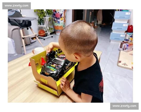 小赛车手与抓拍小能手的萌趣日记